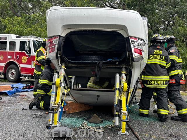 Vehicle stabilized to allow a victim extrication.